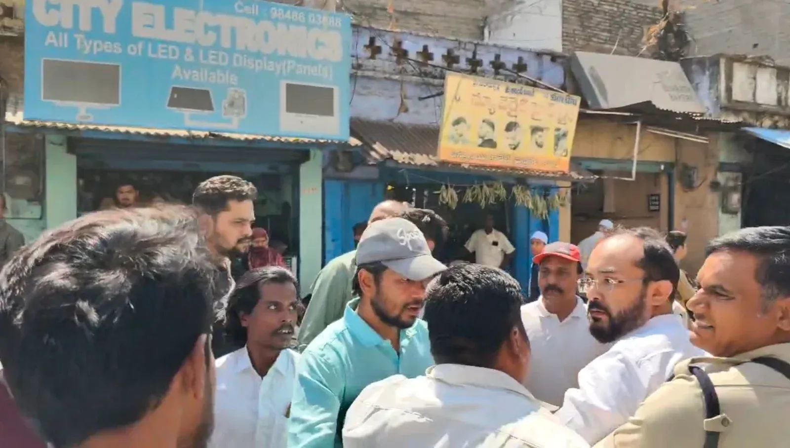 కర్నూలులో సవాలు విసిరిన మాజీ ఎమ్మెల్యే
